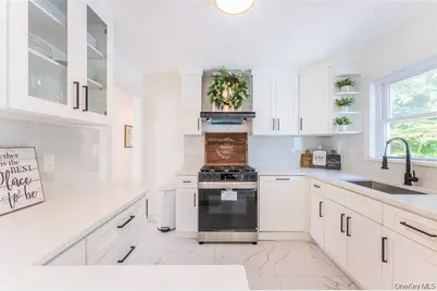 120 Glenwood Road, Glenwood Landing, NY 11547 - Photo 13