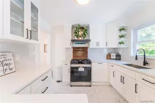 120 Glenwood Rd, Glenwood Landing, NY 11547 - Photo 13