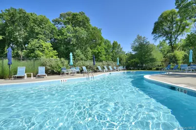 7 Club Pointe Drive #7, White Plains, NY 10605 - Photo 3