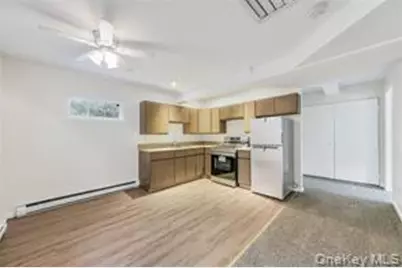 15 Park Place, Hyde Park, NY 12538 - Photo 5