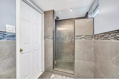 488 Pershing Blvd, Rockville Centre, NY 11570 - Photo 35