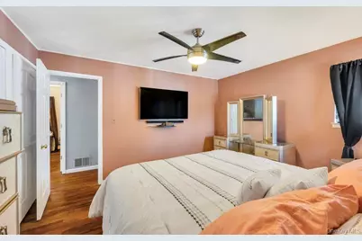 488 Pershing Blvd, Rockville Centre, NY 11570 - Photo 25