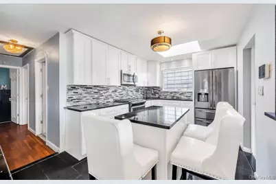 488 Pershing Blvd, Rockville Centre, NY 11570 - Photo 17