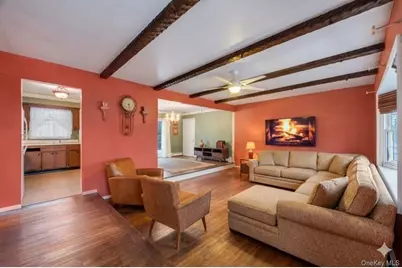 15 E Woodside Avenue, Patchogue, NY 11772 - Photo 5