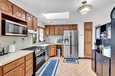 6 Little Court, Deer Park, NY 11729 - Photo 11