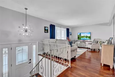 6 Little Court, Deer Park, NY 11729 - Photo 5