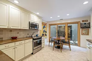 194 Alta Terrace Terrace, Jericho, NY 11753 - Photo 11