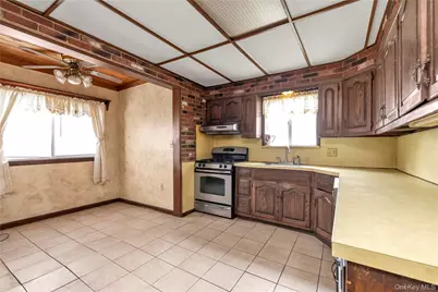 30 Putnam Avenue, Lynbrook, NY 11563 - Photo 7