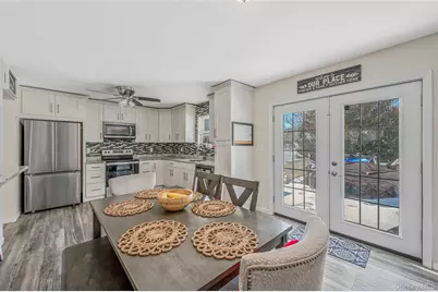 126 Floyd Road, Shirley, NY 11967 - Photo 11