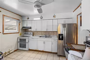 239 Washington Ave, Amityville, NY 11701 - Photo 15