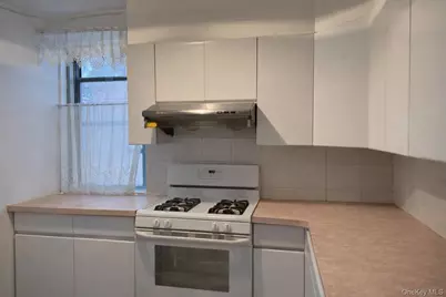 61-20 Grand Central Parkway #C1102, Forest Hills, NY 11375 - Photo 9