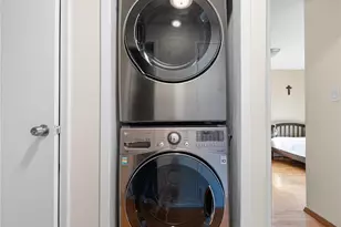 240-22 70th Ave, Little Neck, NY 11362 - Photo 17