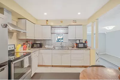 120 Evergreen Avenue, Brentwood, NY 11717 - Photo 9