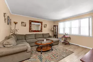 2272 Oxford St, East Meadow, NY 11554 - Photo 3