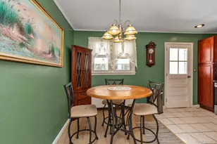 2272 Oxford St, East Meadow, NY 11554 - Photo 5