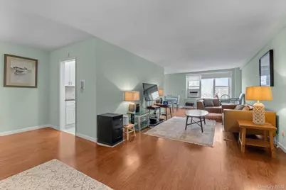 18-70 211th Street #6J, Bayside, NY 11360 - Photo 5