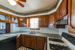 1440 Lombardy Blvd, Bay Shore, NY 11706 - Photo 9