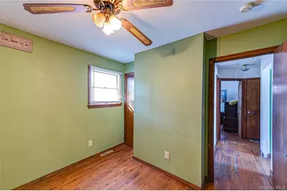 1440 Lombardy Boulevard, Bay Shore, NY 11706 - Photo 15