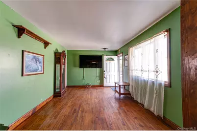 1440 Lombardy Boulevard, Bay Shore, NY 11706 - Photo 11