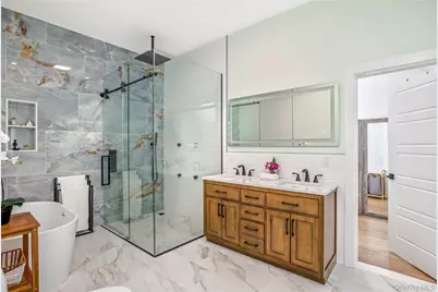 4 Bay Street, Center Moriches, NY 11934 - Photo 17