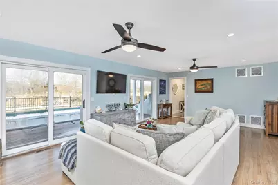 4 Bay Street, Center Moriches, NY 11934 - Photo 21