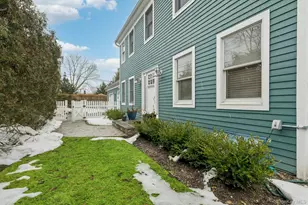 24 Cherry Pl, Huntington, NY 11743 - Photo 3