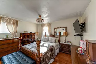 389 Beebe Ct, North Babylon, NY 11703 - Photo 7