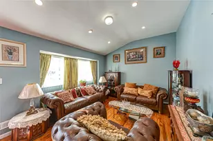 389 Beebe Ct, North Babylon, NY 11703 - Photo 5