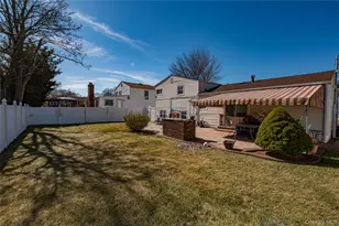 389 Beebe Ct, North Babylon, NY 11703 - Photo 17
