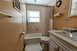 389 Beebe Ct, North Babylon, NY 11703 - Photo 11