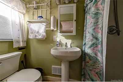 389 Beebe Court, North Babylon, NY 11703 - Photo 21