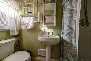 389 Beebe Ct, North Babylon, NY 11703 - Photo 21