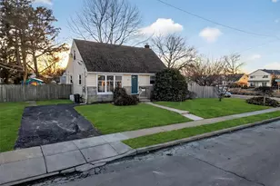 59 Holly Rd, Hewlett, NY 11557 - Photo 3