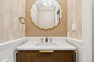 133 Newmarket Rd, Garden City, NY 11530 - Photo 19