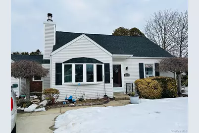 109 Vesper Court, Babylon, NY 11702 - Photo 1