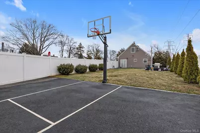 64 Cornflower Road, Levittown, NY 11756 - Photo 17