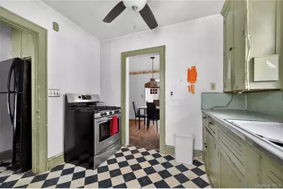 8 Henry Place, Bay Shore, NY 11706 - Photo 11