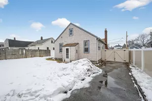 8 Henry Pl, Bay Shore, NY 11706 - Photo 21