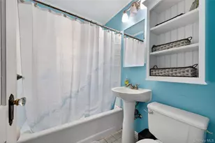 8 Henry Pl, Bay Shore, NY 11706 - Photo 15