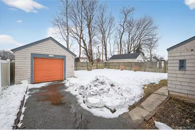 8 Henry Place, Bay Shore, NY 11706 - Photo 19