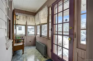 8 Henry Pl, Bay Shore, NY 11706 - Photo 3