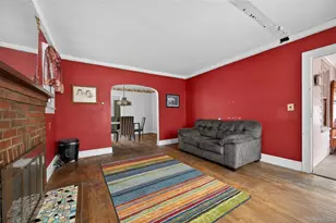8 Henry Pl, Bay Shore, NY 11706 - Photo 5