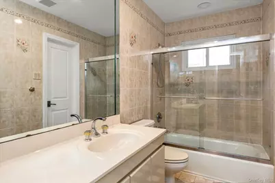 6 Cedar Drive E, Plainview, NY 11803 - Photo 21