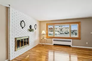 8 Carlton Pl, Hicksville, NY 11801 - Photo 3