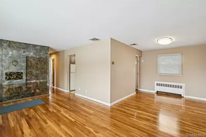 8 Carlton Place, Hicksville, NY 11801 - Photo 5