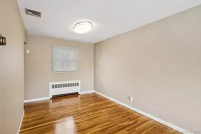 8 Carlton Place, Hicksville, NY 11801 - Photo 7