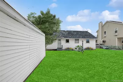 8 Carlton Place, Hicksville, NY 11801 - Photo 23