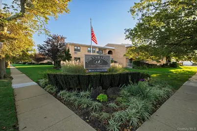 210 Westend Avenue #8A, Freeport, NY 11520 - Photo 1