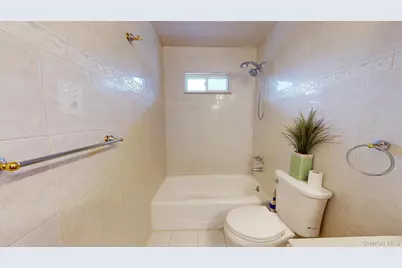 511 Freeman Avenue, Brentwood, NY 11717 - Photo 11