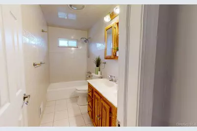 511 Freeman Avenue, Brentwood, NY 11717 - Photo 9